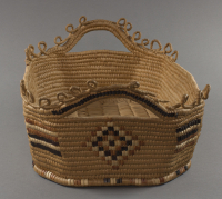 Klickitat%20artist%2C%20%3Cb%3E%3Ci%3E%20Klickitat%20Serving%20Basket%3C%2Fi%3E%3C%2Fb%3E%2C%201920%2F1940%2C%20cedar%20root%20and%20beargrass%2C%20The%20Elizabeth%20Cole%20Butler%20Collection%2C%20no%20known%20copyright%20restrictions%2C%202012.92.73